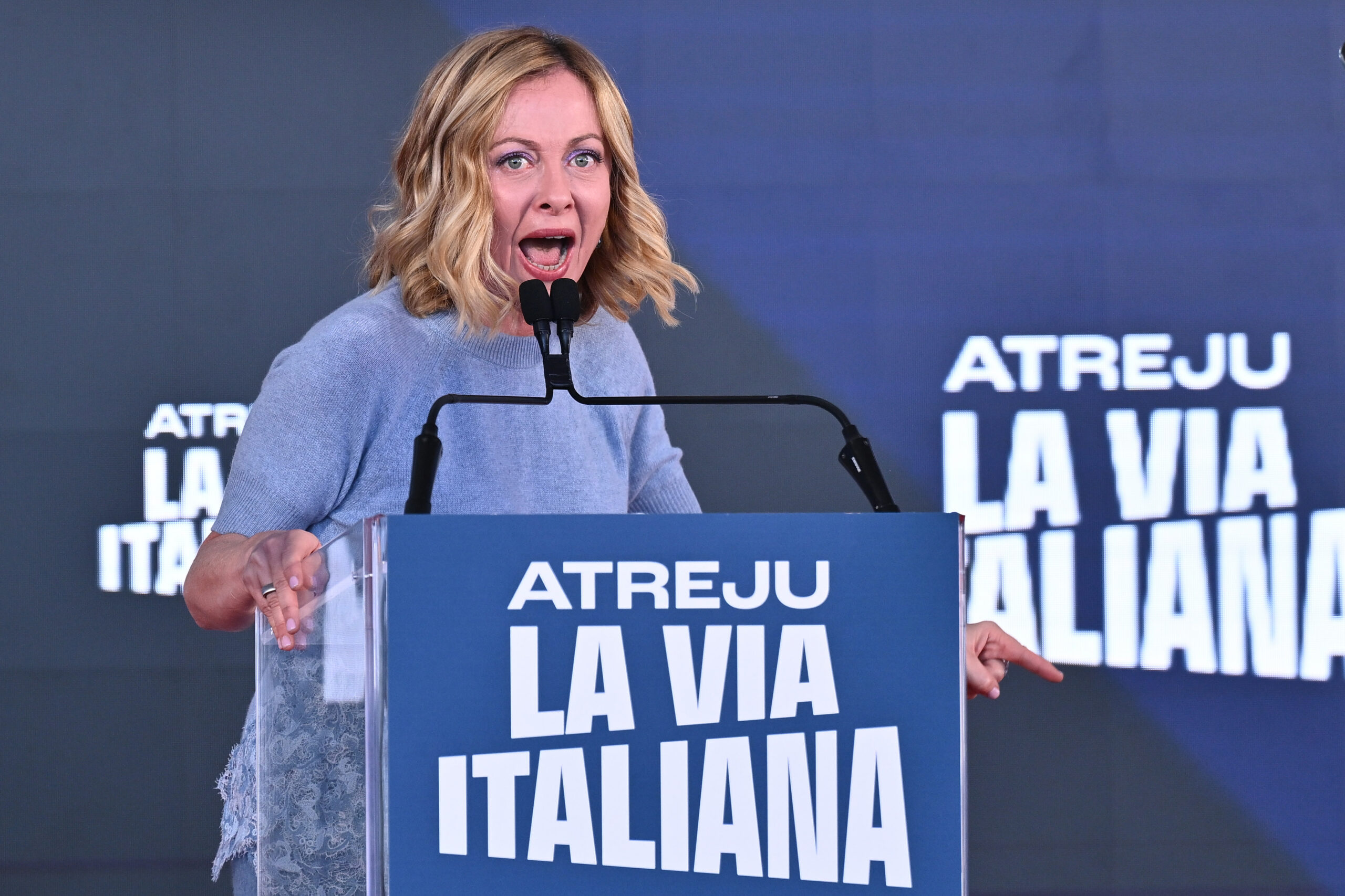 Atreju: Giorgia attacca gli oppositori. Schlein: “Meloni è lontana dal paese reale”