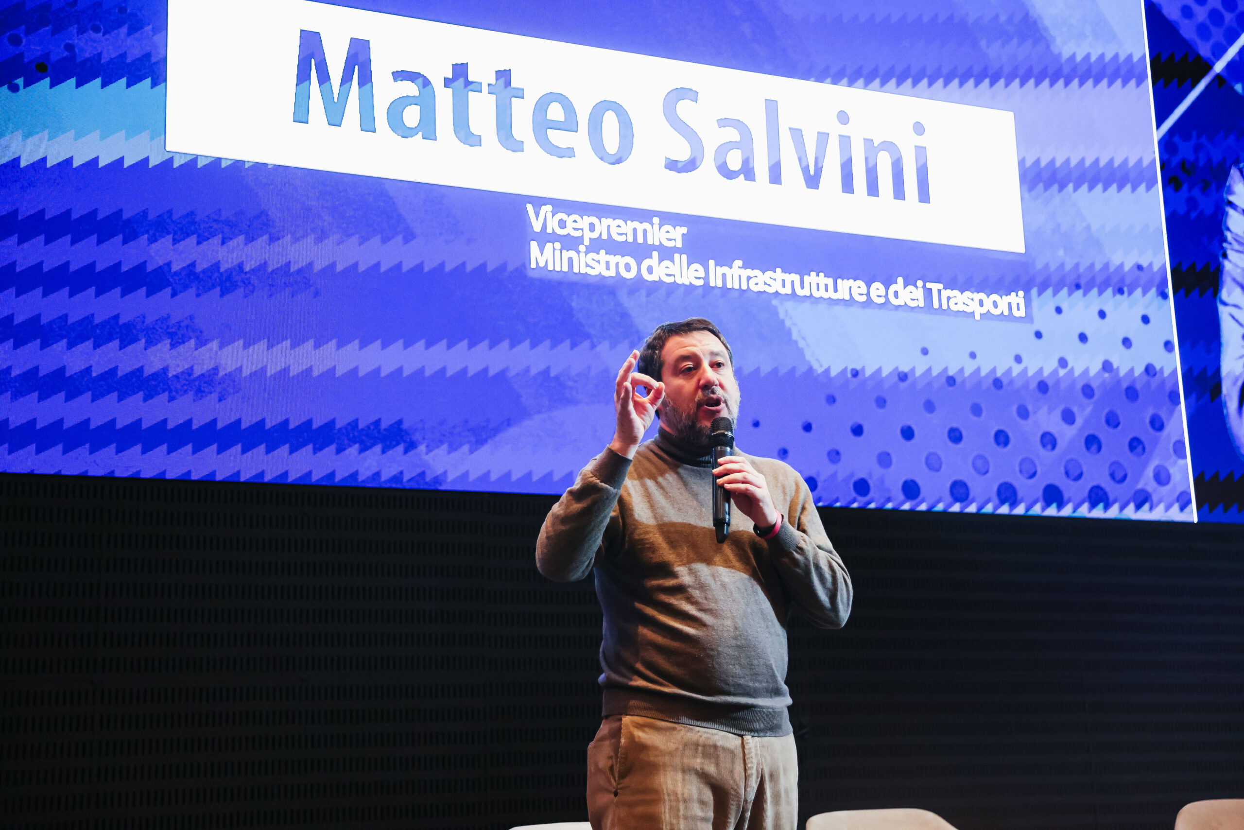 Salvini alla Camera: “Attacchi mirati contro le ferrovie”