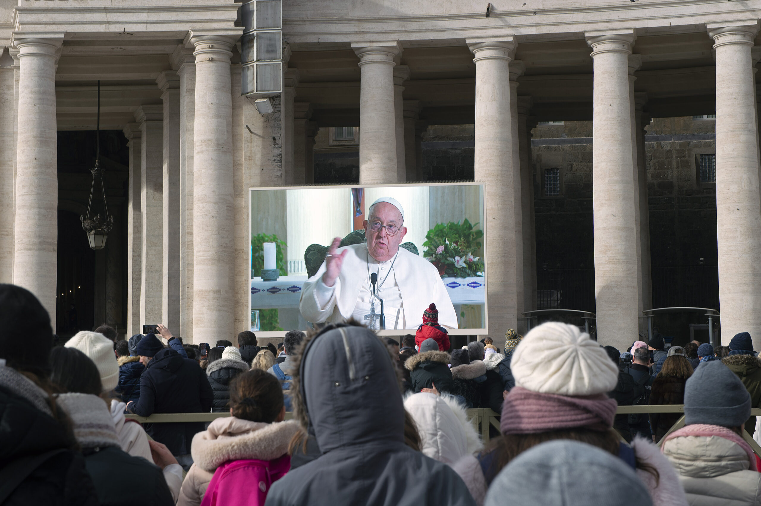 Papa Francesco: “Tacciano le armi”