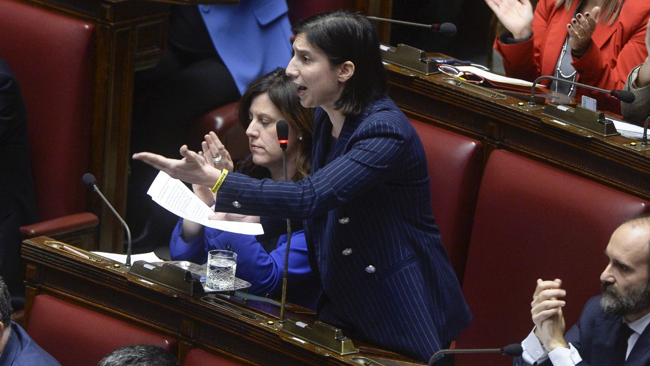 Elly Schlein: “Meloni, presidente del coniglio”