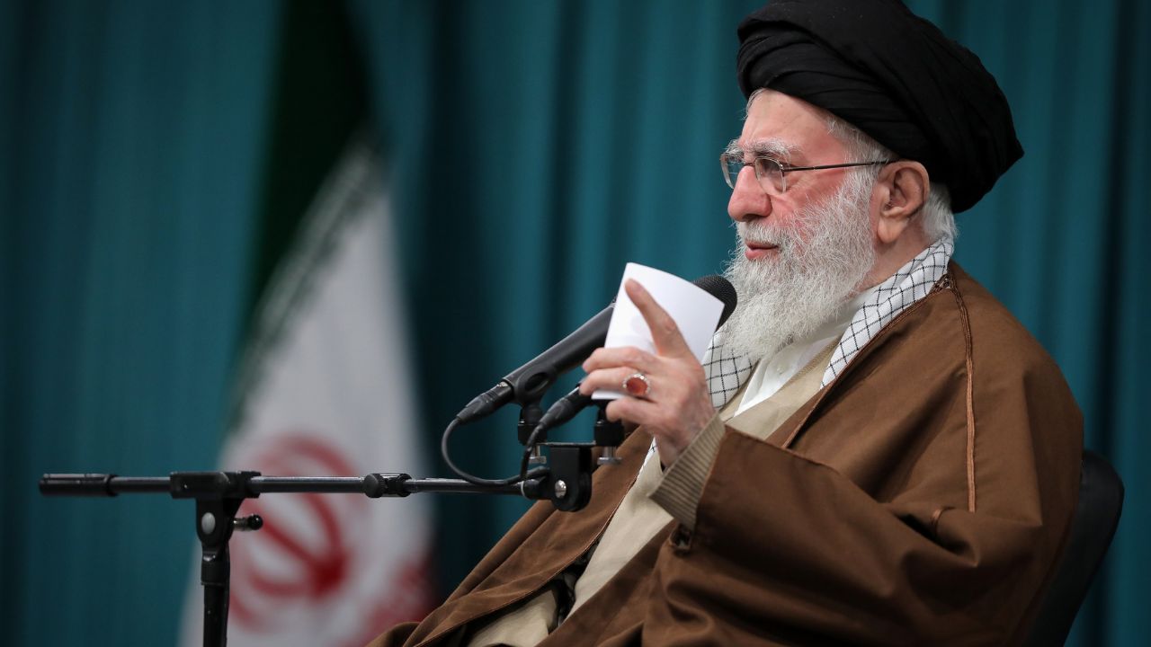 Khamenei avverte gli USA: se attaccate risponderemo