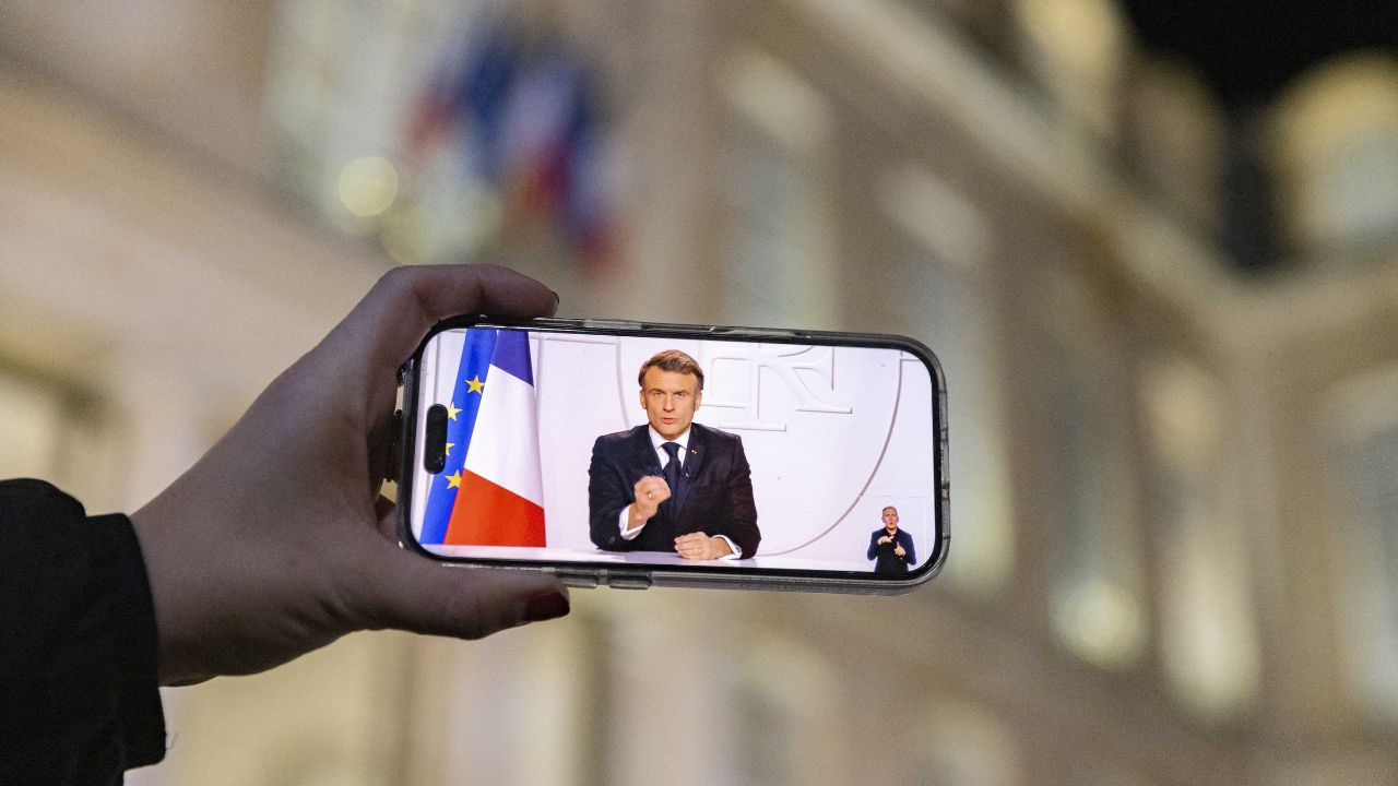 Macron: “la Russia non si fermerà all’Ucraina”